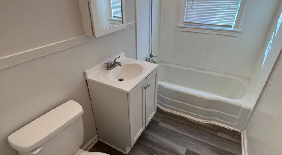 $950- 3 bed 2 bath - Duplex Accepting Housing Vouchers