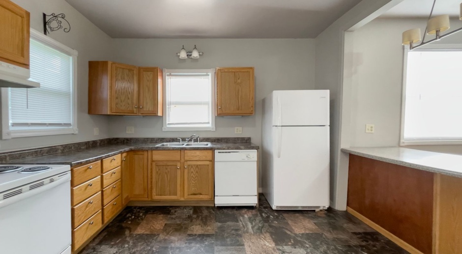 PRELEASING for AUGUST! Close to Campus