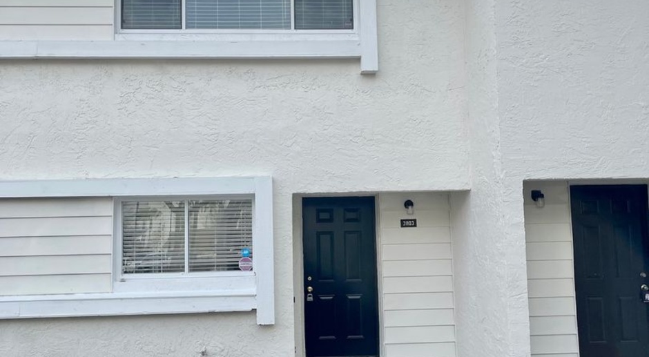 Updated townhome near UCF
