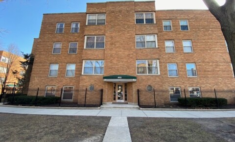 Houses Near Loyola Spacious 2 bed 1 bath w/ in unit W/D, fireplace and storage space for Loyola University Chicago Students in Chicago, IL