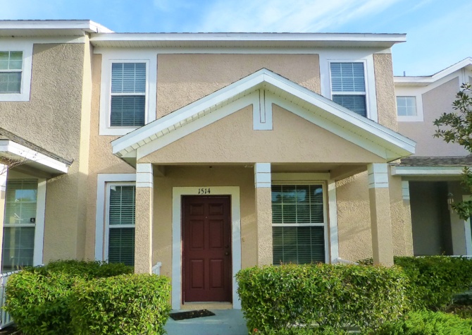 Houses Near Gated Community of Lakewood Ridge Offers Two-story 3BD/2.5BA Townhome!