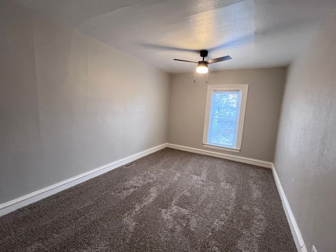 Three Bedroom Unit Near Downtown Grand Rapids! On site laundry!