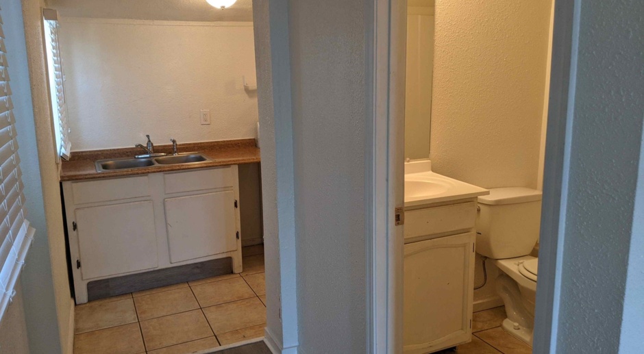 Cozy Studio 1 Bath All Utilities Paid Section 8 Approved, 