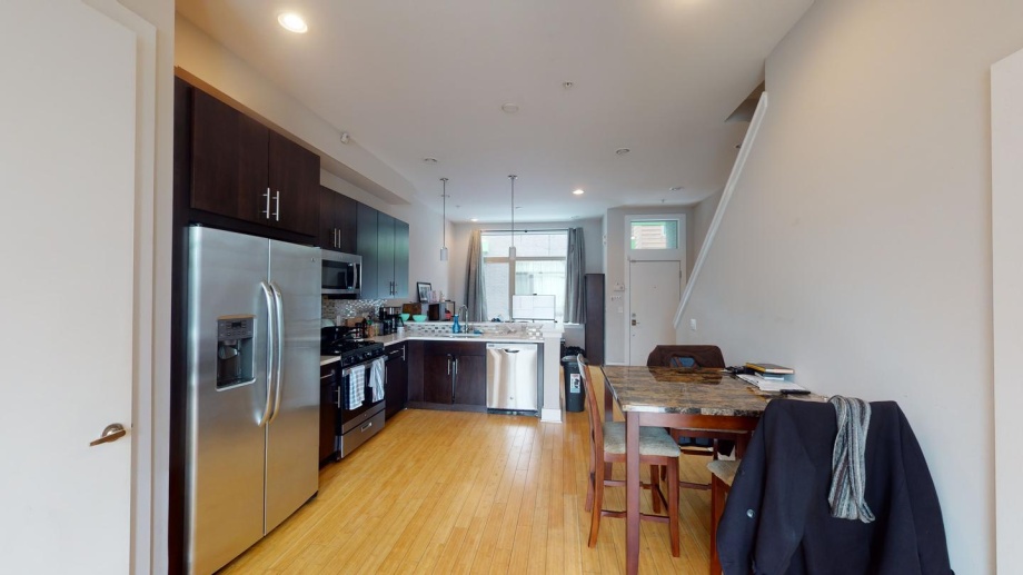 Luxurious Northern Liberties apartment steps from Market-Frankford Line