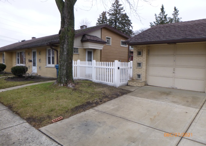 Houses Near Downers Grove - 3 Bedrooms / 1.5 Bathrooms