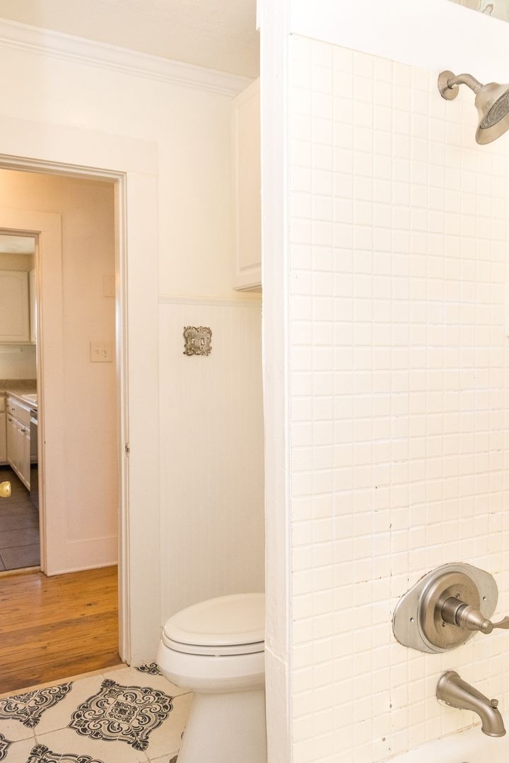 Welcome to your perfect home – a captivating 3-bedroom, 1.5-bathroom rental