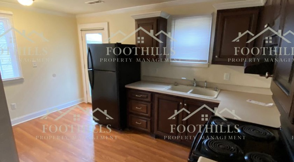 Charming 3BR Home with Appliances, Hardwood Floors, and Pet-Friendly Atmosphere at 830 Greenville St, Pendleton, SC 29670! Your Ideal Haven Awaits!