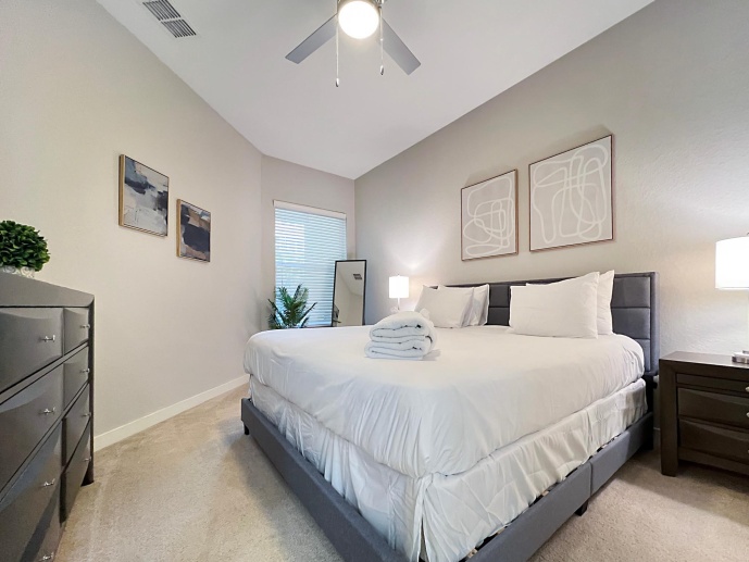 Grady Square #1127 (Month to Month, Fully Furnished) 
