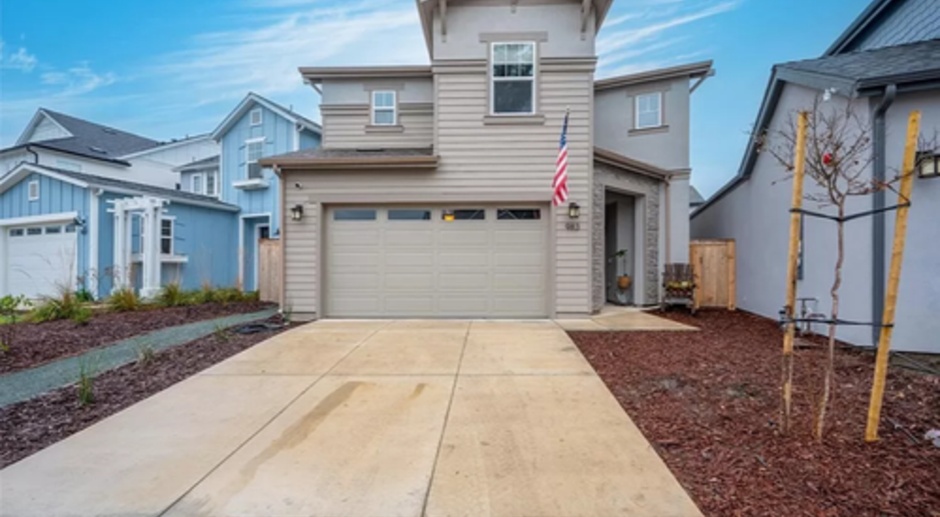Newly Built 3 Bedroom/ 3 Bathroom home near Target, Costco and Sprouts!