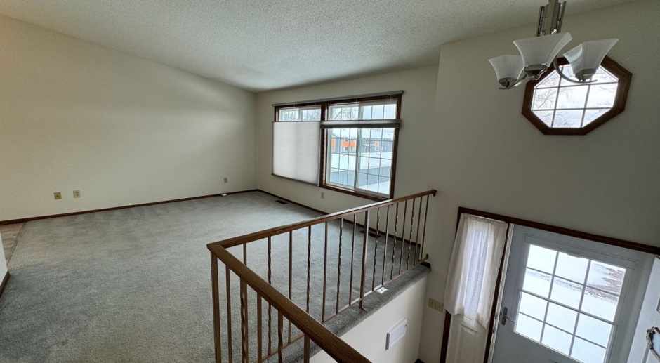 Beautiful 3 bedroom townhome in Maplewood. 