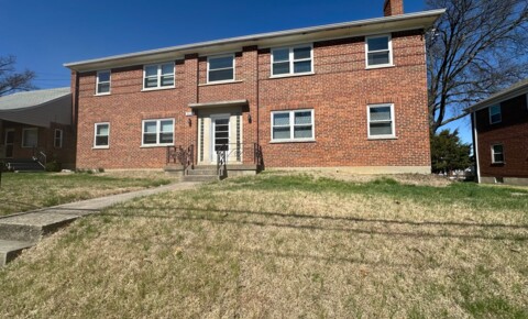 Apartments Near Interactive College of Technology-Newport Oakley- clean 2 bed room 1 bath on the first floor with garage for Interactive College of Technology-Newport Students in Newport, KY