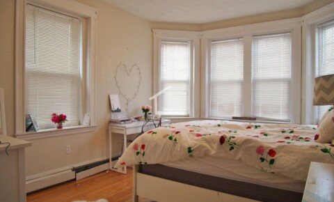 Apartments Near New England School of Acupuncture Location ! Excellent 4 Bed Room Availible. for New England School of Acupuncture Students in Newton, MA