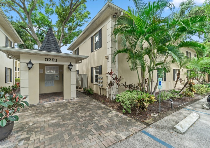 Houses Near 2 Bed South Tampa Condo on So Bayshore Blvd.