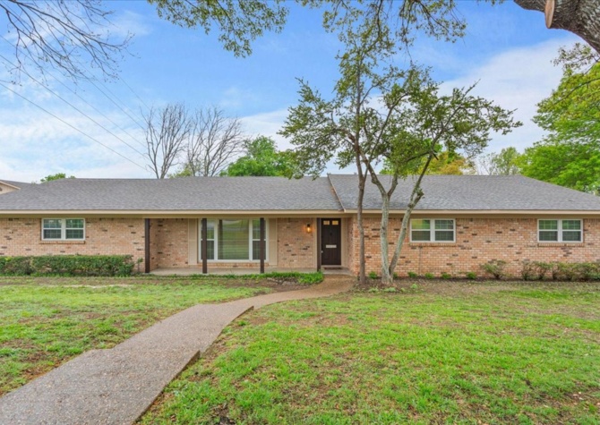 Houses Near Completely Updated Home in Woodway, Texas; Midway ISD