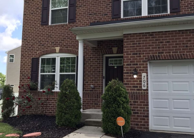 Houses Near Spacious 2bed basement apartment with private entrance!
