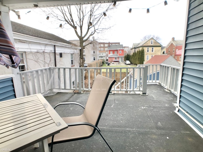 Beautifully Maintained 2 Bed Apt 2nd Fl. 2-Family Home- Private Entrance- Pets Welcome/Sleepy Hollow