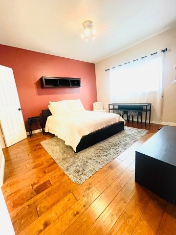Spacious 1 Bedroom w/attached bath available for rent -Females only