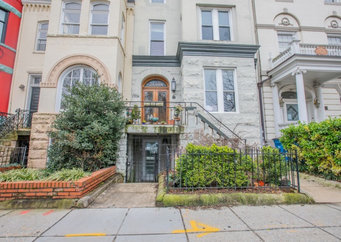 Houses Near Stunning 2 BR/2 BA Condo in Dupont Circle!