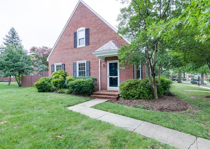 Houses Near Fully updated end unit townhouse in Fairlington