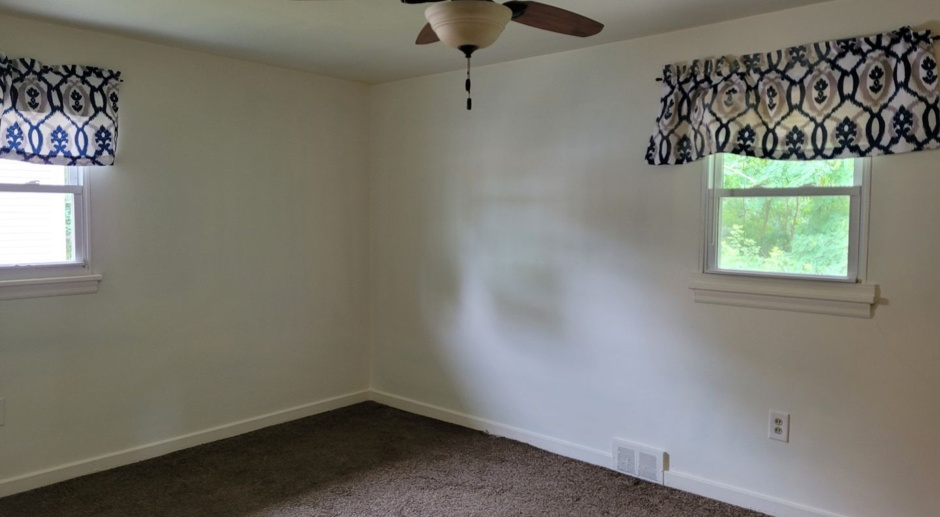 STUDENTS or young adults- 228 High St - 3 BR/1.5 Ba - $1000/mo 