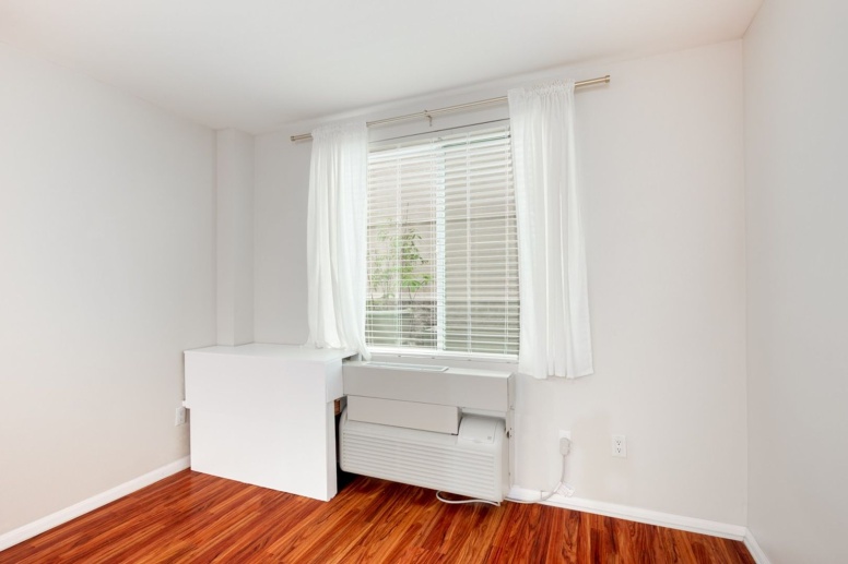 Charming Little Italy 1 Bedroom at Portico! Small Pet OK!