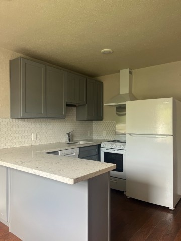 2 Bed/1 Bath (additional 3+ Bed avail July)