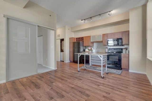 2 Bed, 1 Bath for only $840 per person in the heart of Downtown, Mpls!
