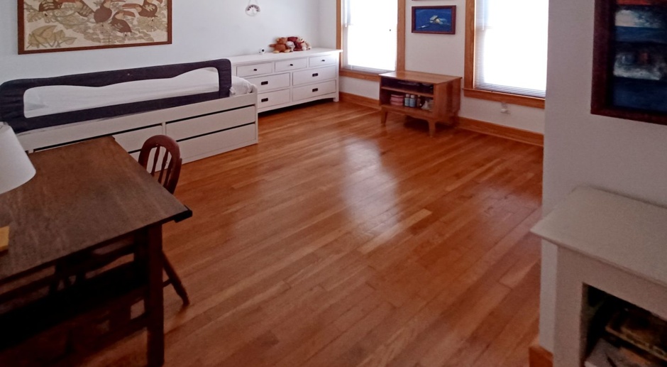 Fully Furnished 2-Bed/2-Bath + Office in Central Austin.  All Utilities Included. Available 10/16 - 3/15