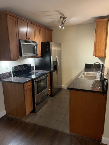 2 bed 2 bath Luxury Condo Available Now