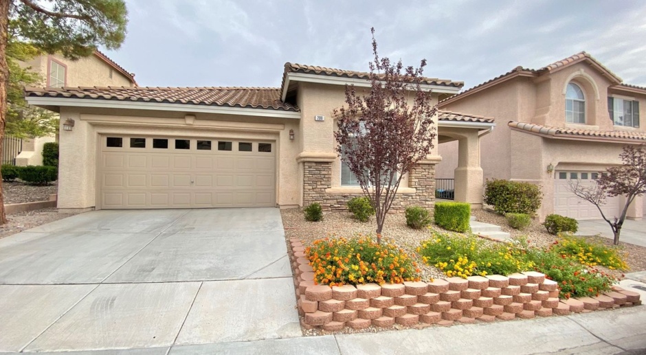 STUNNING SINGLE-FAMILY HOME ONE STORY 3 BEDROOM 2 FULL BATH LOCATED IN SUMMERLIN