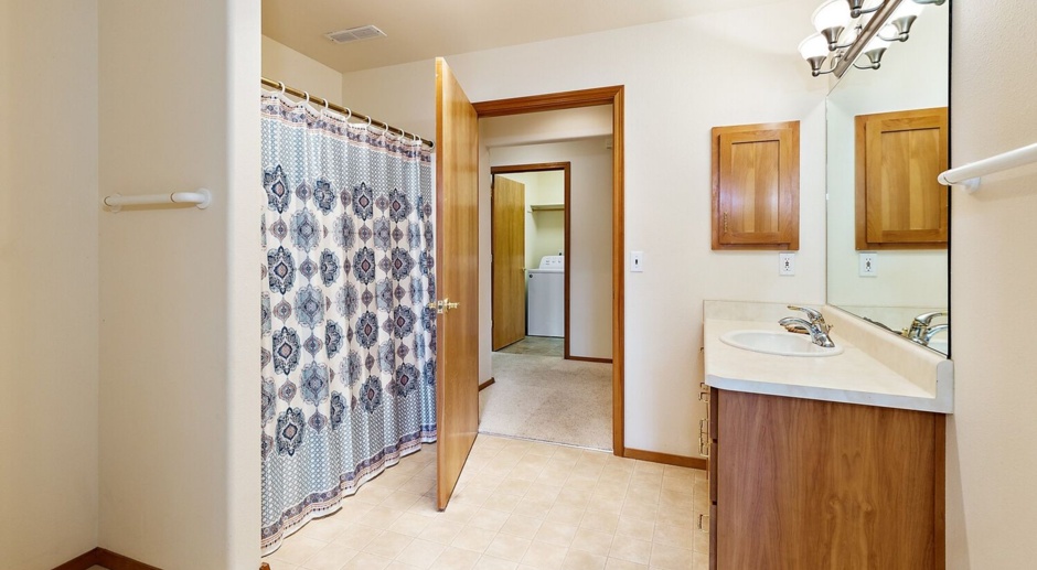 Mountain Meadows 2 Bedroom, 2 Bath Condominium with a garage for lease!