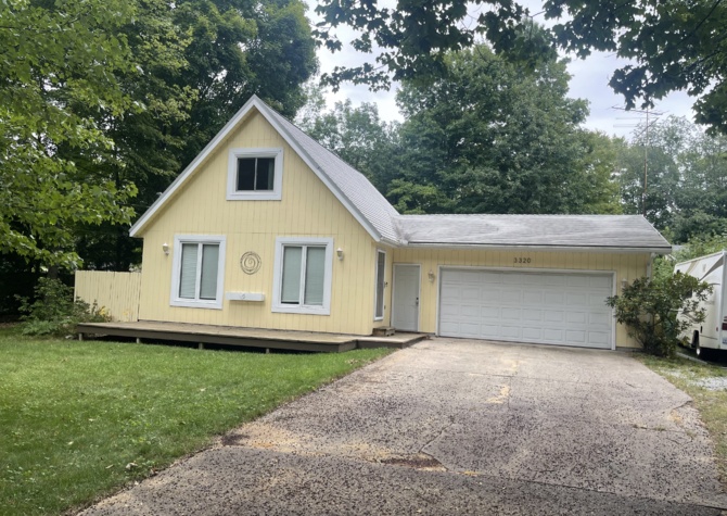 Houses Near 3 BEDROOM HOME WITH A COTTAGE VIBE/WALKING DISTANCE TO LAKE MICHIGAN