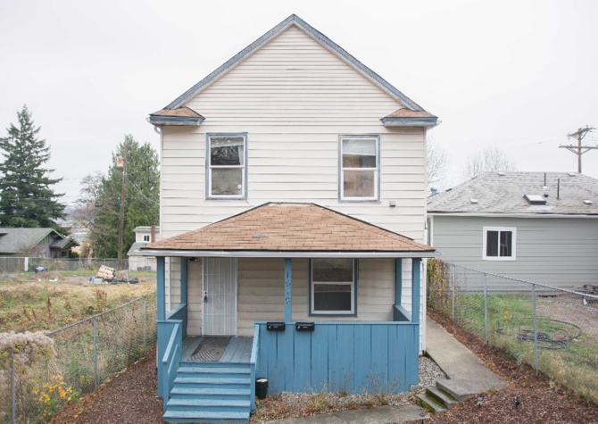 Houses Near Spacious and Affordable 2 Bed 1 Bath in the Heart of Tacoma!