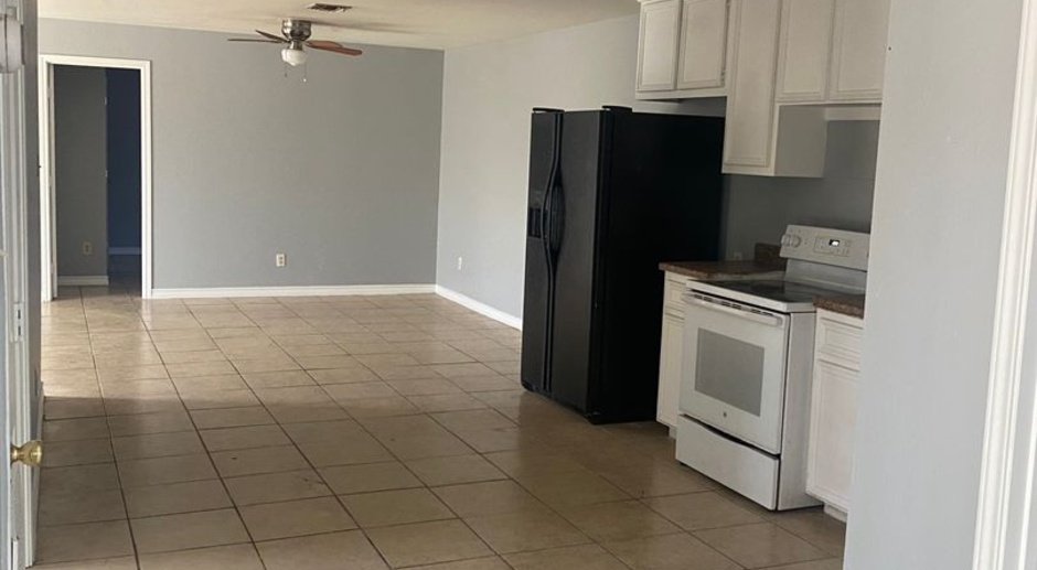 3/1-Back house apartment, you only pay electric, WD connections