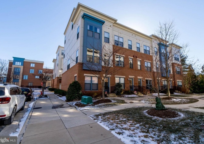 Houses Near Gorgeous contemporary unit with 3 BR, and 3.5 BA
